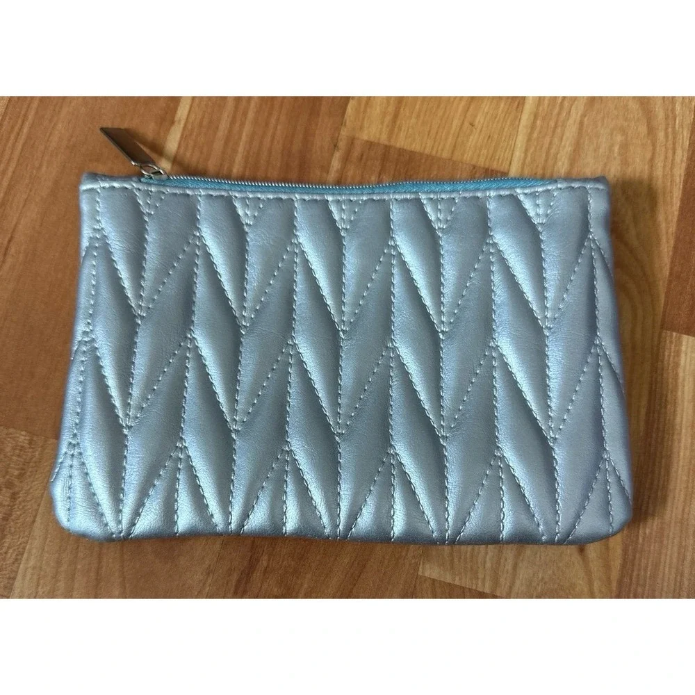 Ipsy Makeup‎ Bag Silver January 2026 No Cosmetics Bag Only Metallic Look NEW